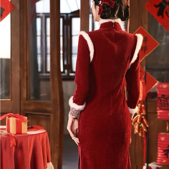 Elegant Red Velvet Dress with White Trim - Picture 5 of 8